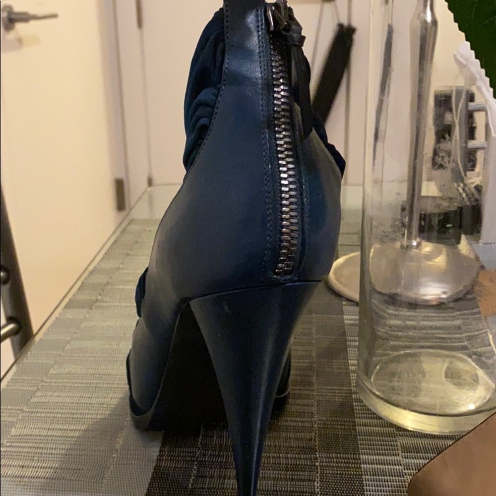 High heels - Picture 3 of 3